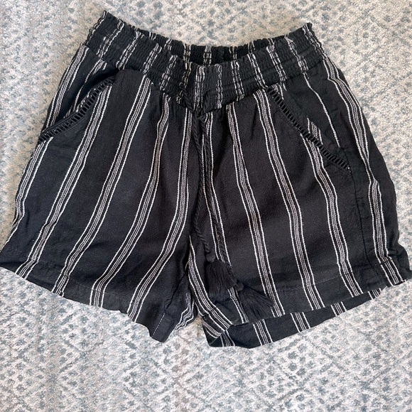 Briggs New York Pants - Stylish Linen Waist Shorts – Size Small (New Without Tags)
